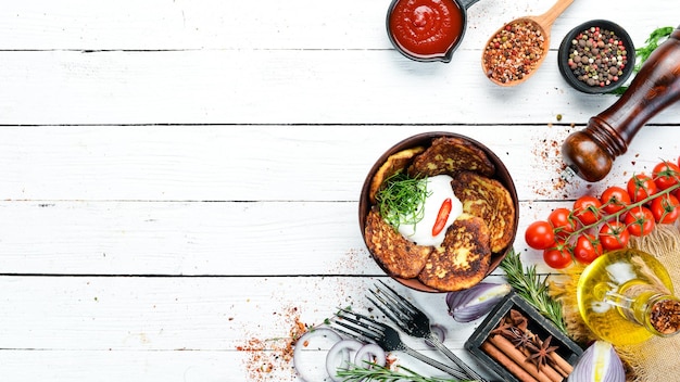 Taca z domowymi potrawami